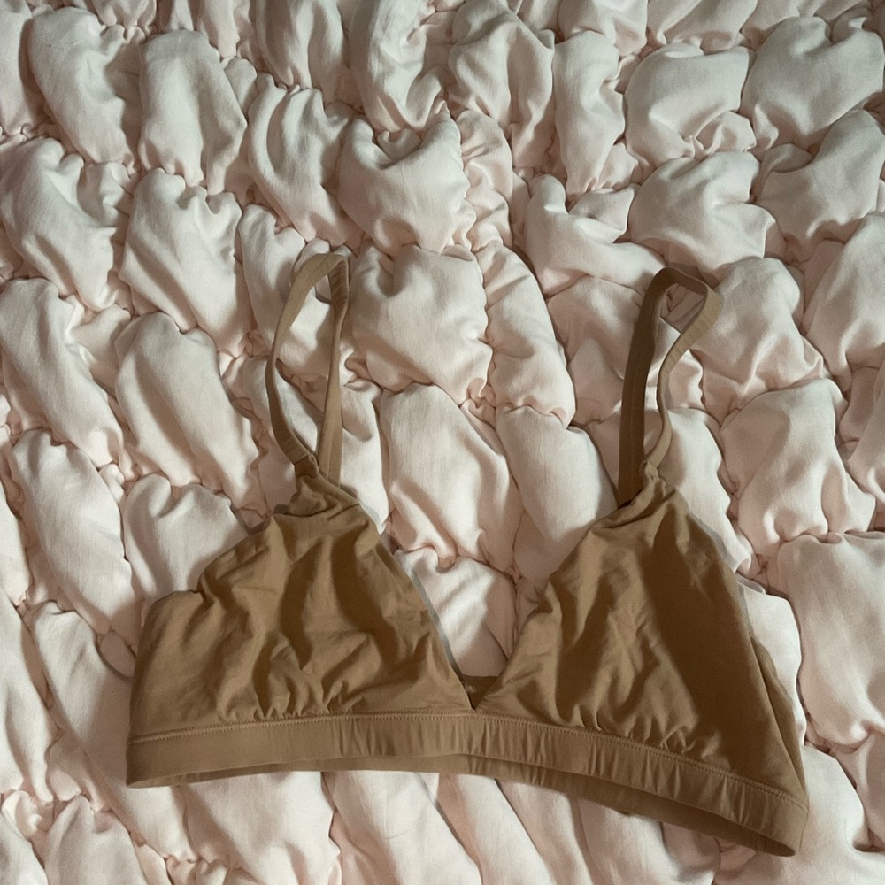 Skims “fits everybody” triangle bralette